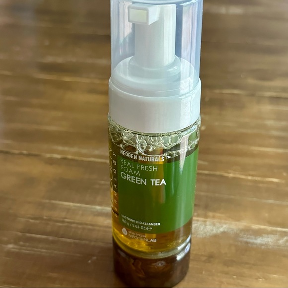NEOGEN Dermalogy Real  Fresh Foam CLEANSER GREEN TEA 5.6 OZ / 160G - Picture 4 of 12